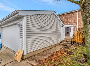 349 E Roland Dr, Glendale Heights, IL 60139