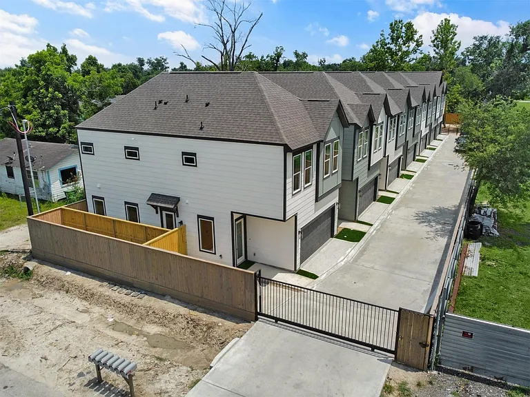 2410 Vaughn St #E — Photo 33