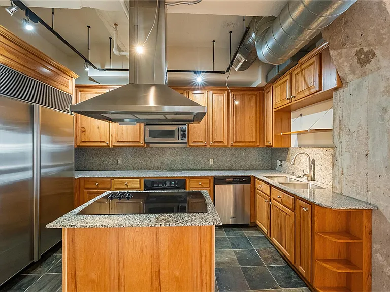 711 Main St #601 — Photo 16