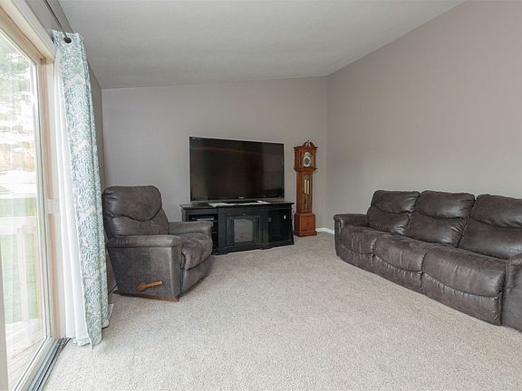 5th image of 1062 Andrews Ct