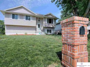 5656 S 49th St, Omaha, NE 68117