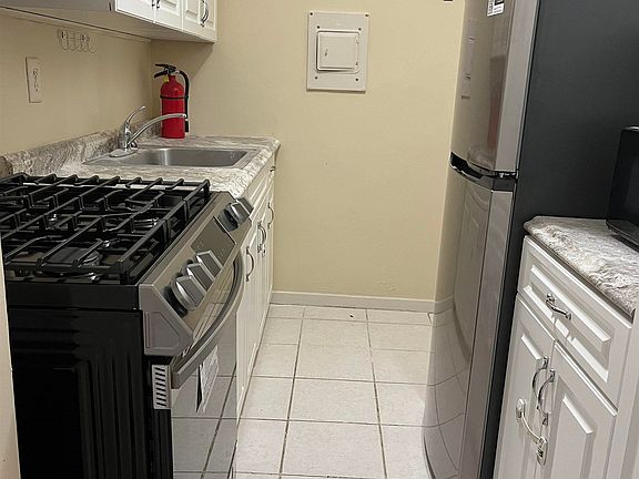 2nd image of 10 Huron Ave APT 14M