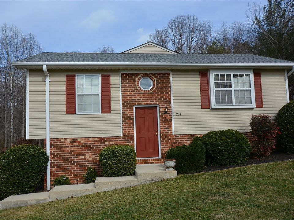 1st image of 704 Goose Meadow Dr