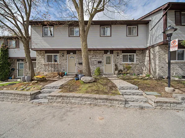 45 Hansen Rd N #61, Brampton, ON L6V 3C5