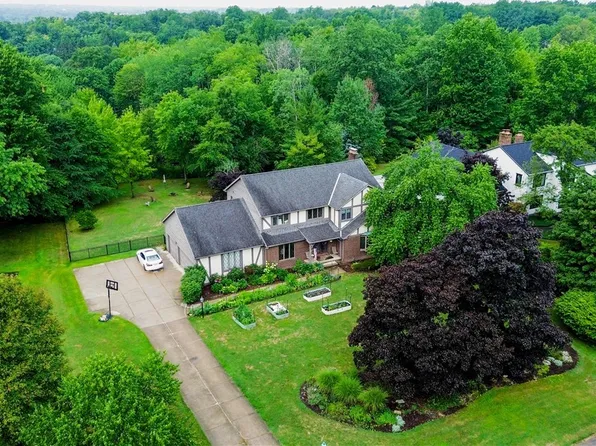 2458 Cedarwood Rd, Pepper Pike, OH 44124