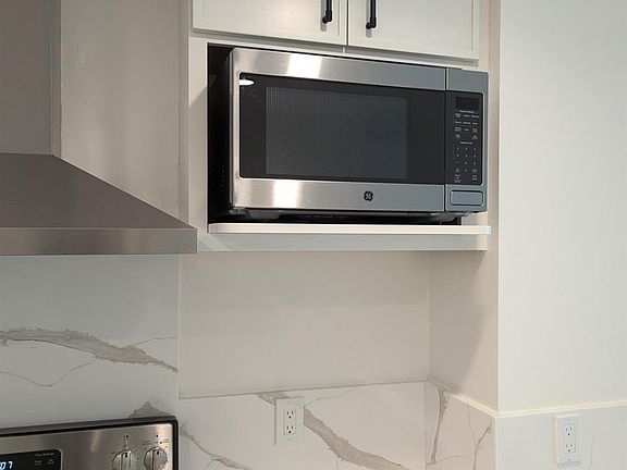 5th image of 260 King St Unit 465