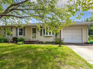 1440 Glenwood Dr, Le Claire, IA