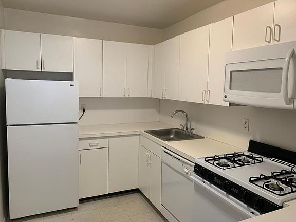 2nd image of 25 Franklin Blvd #3KY
