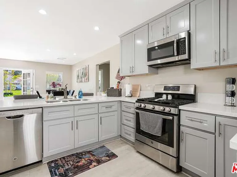 22701 Erwin St — Photo 8