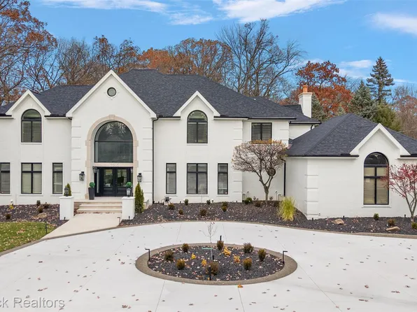 7515 Hiddenbrook Ln, Bloomfield Hills, MI 48301