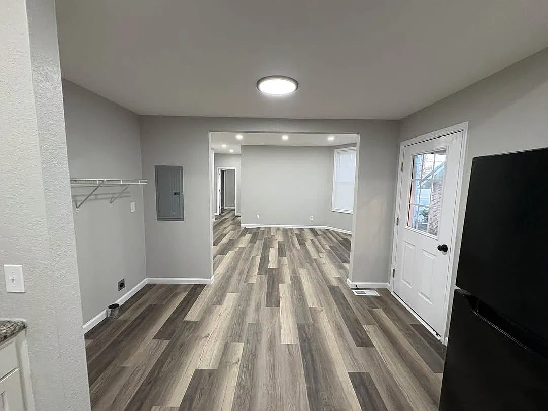 215 West 7th Street - A — Photo 4