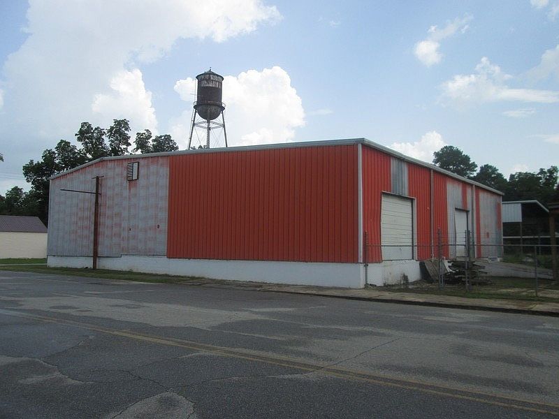 Main building : Used as pecan cleaning plant/warehouse. 6750 square feet. Built in 1985.