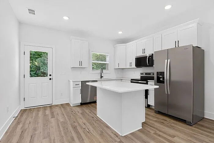 310 E Talleyrand Ave — Photo 8