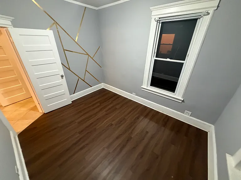 703 Schuyler Ave — Photo 4