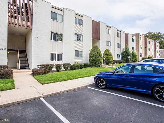 3rd image of 3223 University Blvd W #G12