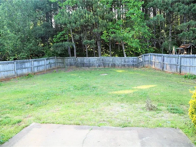 514 Carrington Ct — Photo 2