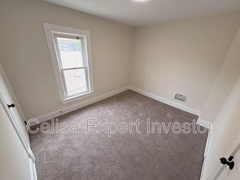 807 Edgewater Ave — Photo 6