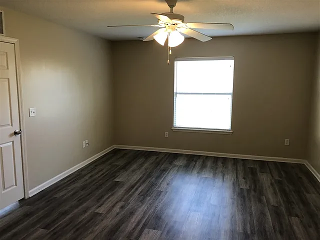 3201 Ginny Lake Dr — Photo 10