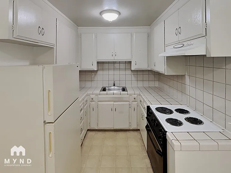 870 Burbank Dr #5 — Photo 5