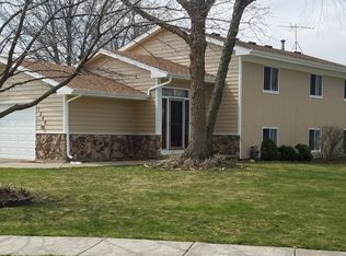 1249 Bunker St, Woodstock, IL 60098