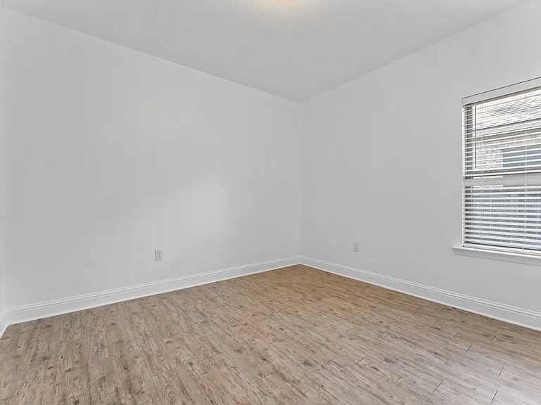 27320 Lashay Dr — Photo 19