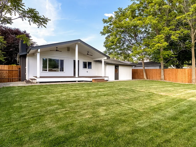1328R Dakota St — Photo 2