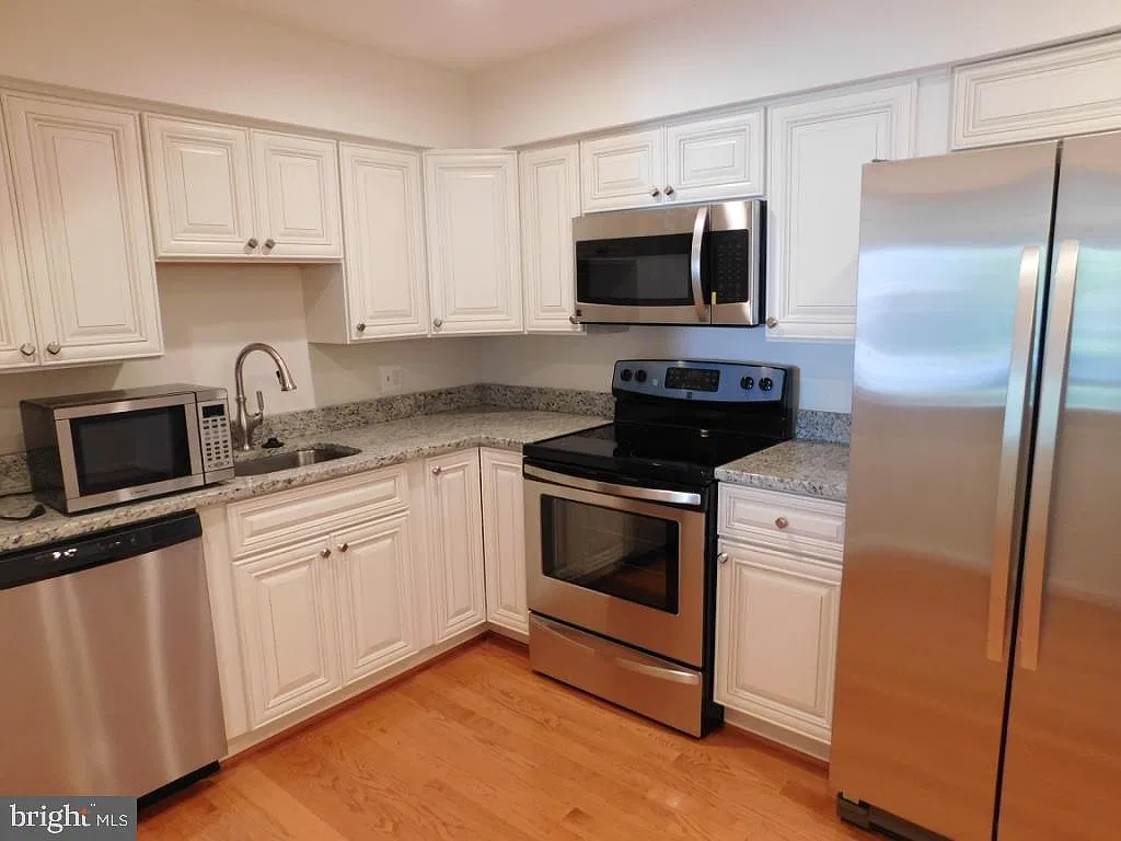 3 bed, 2.5 bath, 1645 sqft, $2,450 — Photo 3
