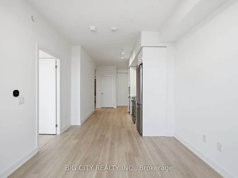 5105 Hurontario St #1401 — Photo 14