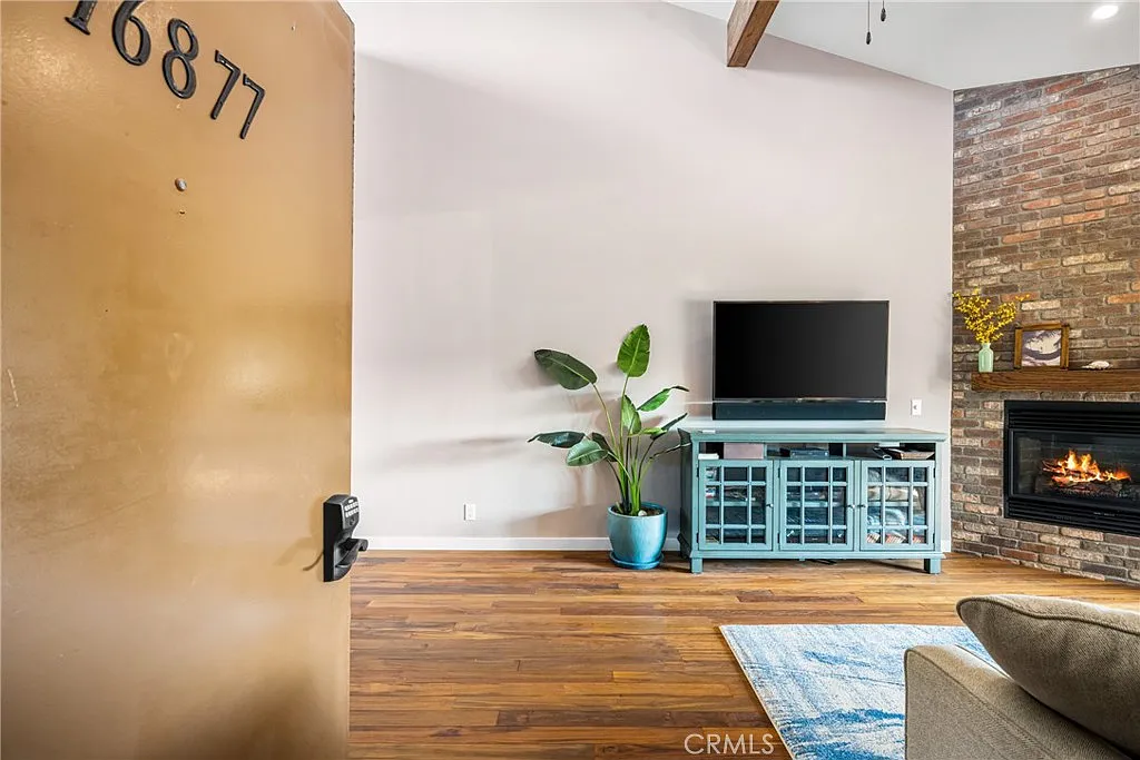 1 bed, 819 sqft, $3,500 — Photo 4