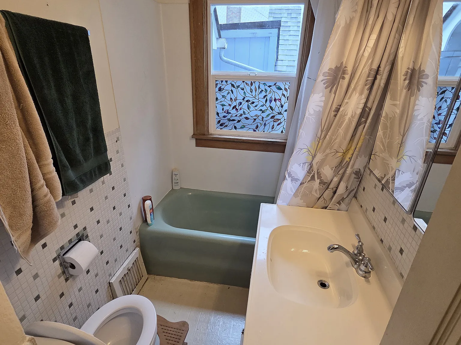 3 bed, 2400 sqft, $900 — Photo 4