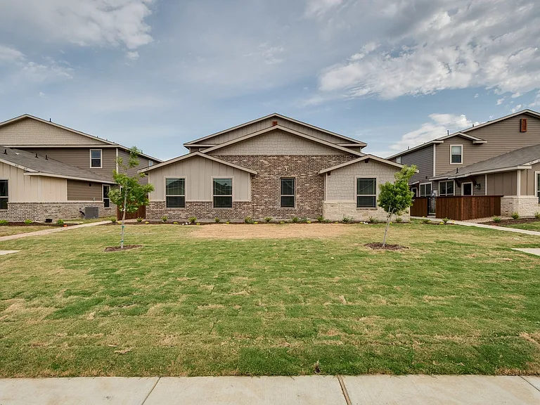 623 Harvest Moon Dr — Photo 1