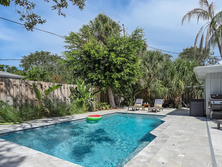7412 Starfish Dr — Photo 2