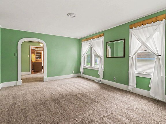 2nd image of 286 3rd St