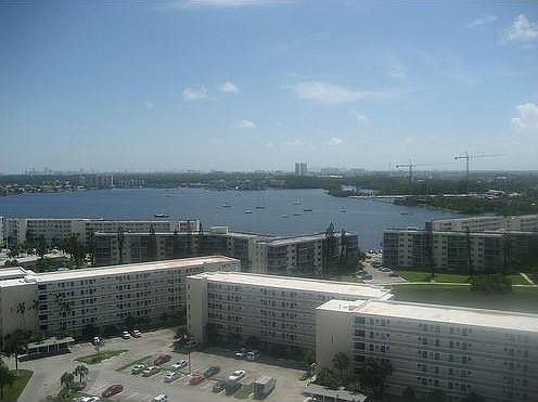 5th image of 18021 Biscayne Blvd APT 1803-2