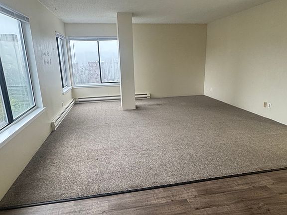 5th image of 4130 11th Ave NE #4001