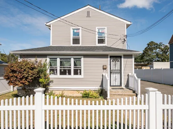 119 Lincoln Avenue, Roosevelt, NY 11575