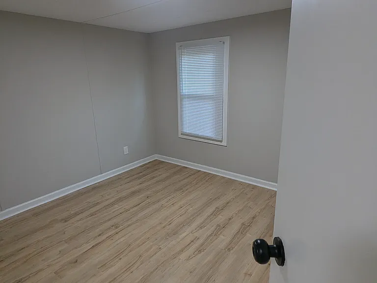 144 Andrew Dr — Photo 4