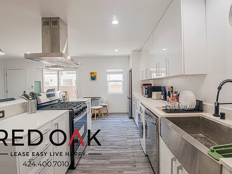 1350 N Fuller Ave #1 — Photo 3