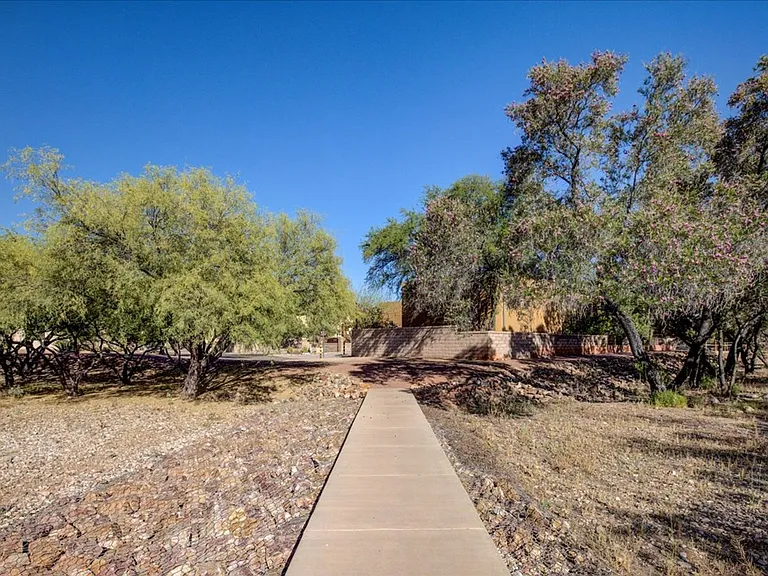 10570 E Maldonado Pl — Photo 37