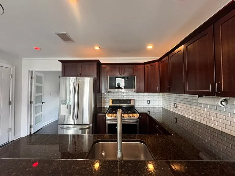 270 3rd St #2 — Photo 7