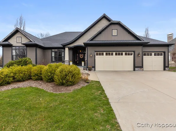 555 Stonehenge Dr SW, Grandville, MI 49418