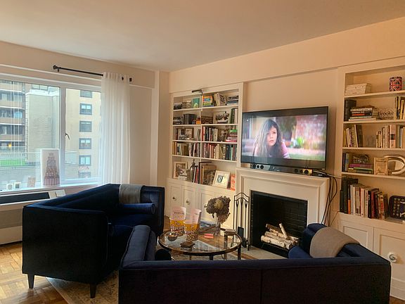 4th image of 40 Central Park S #12F