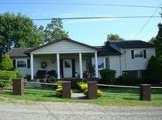 307 Berry St, Oak Hill, WV 25901