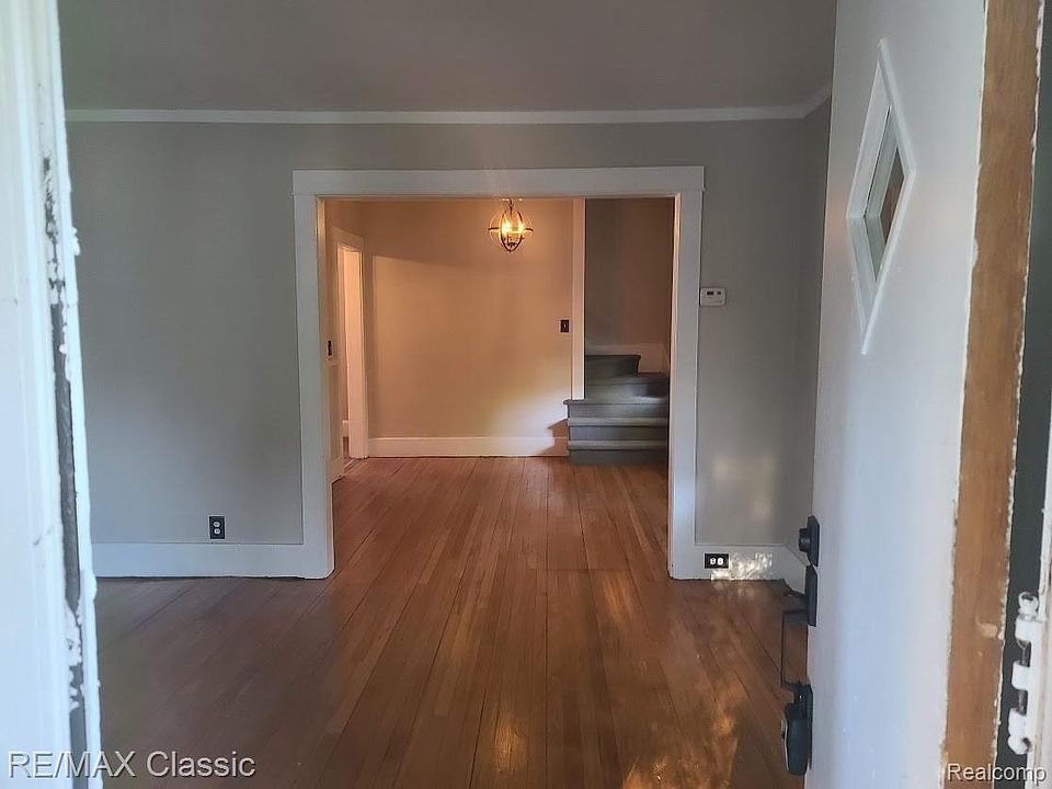 300 Baker St, photo 7