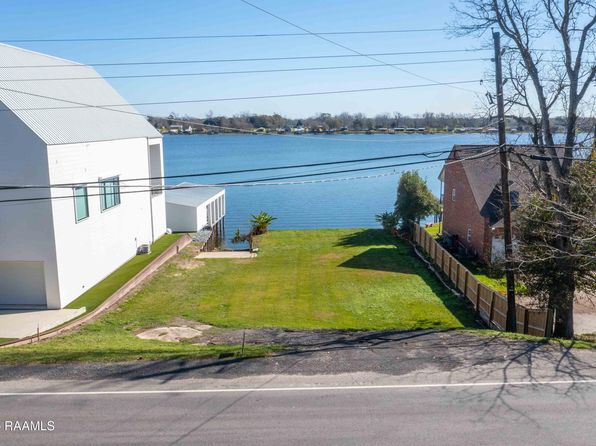 9168 False River Rd, Oscar, LA 70762