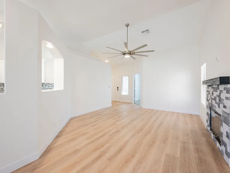 802 Airy Hill St — Photo 5