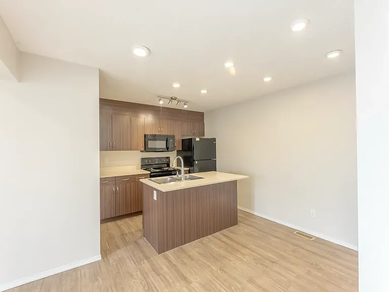 7 Bayside Pl #103 — Photo 4