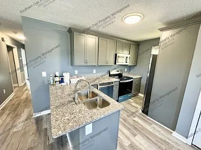 3 bed, 2.0 bath, $1,800 — Photo 3