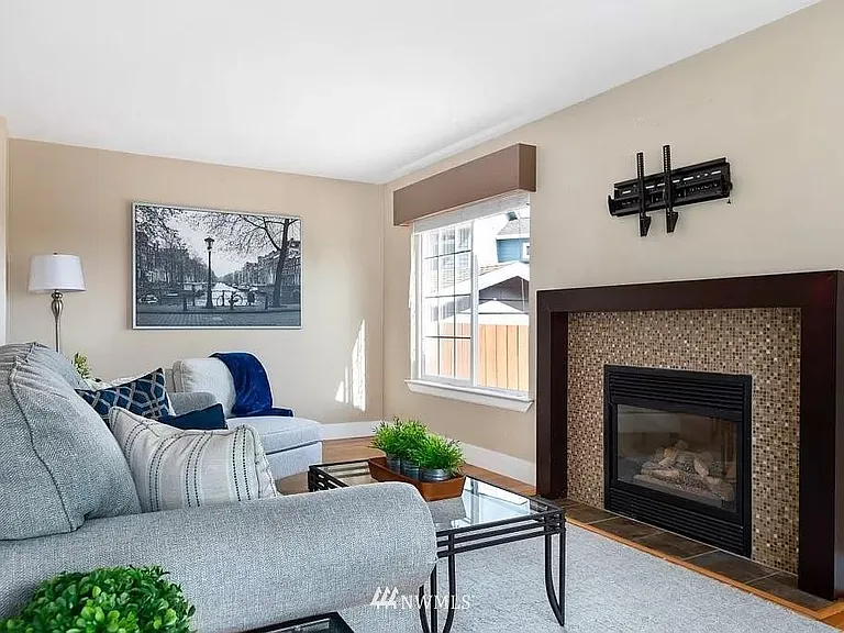 910 SW Regency Dr — Photo 7