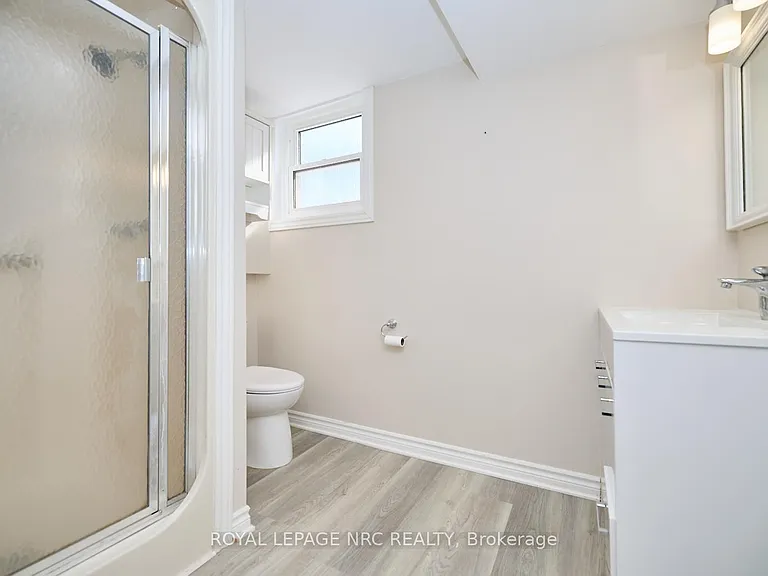 100 Larchwood Cir — Photo 6